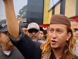 Cegah Pelantikan PWI LS di Depok, Habib Bahar Datangi Lokasi Pimpin Puluhan Massa