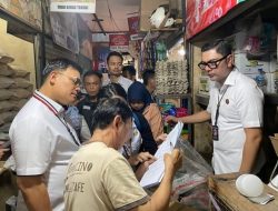 Polda Metro Jaya dan Satgas Beras Sidak Harga di Pasar Warung Buncit