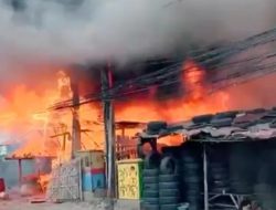 Gudang Alat Berat di Kalideres Jakarta Barat Terbakar