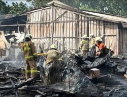 Gegara Ditinggal Saat Memasak, 10 Warung Hangus Terbakar di Kalideres