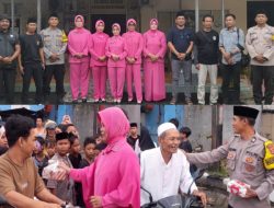 Bhayangkari Ranting Polsek Kresek dan PWGK Bagikan Ratusan Takjil di Depan Mapolsek