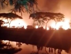 Diduga Gegara Bakar Sampah, 9 Lapak Barang Bekas dan 3 Mobil Hangus Terbakar