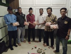 Jelang Lebaran, Ketua PWGK-Kresek Bagikan Daging untuk Anggota