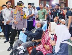 Kapolri Tinjau Stasiun Tugu DIY, Pastikan Pelayanan Pemudik Berjalan Baik