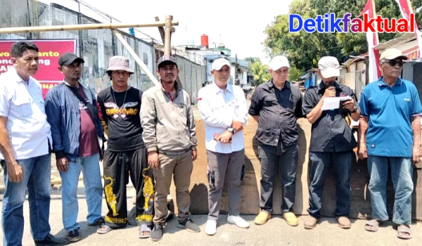 Akses Jalan Tanggul Timur di RT 17 RW 10, Kelurahan Kapuk, Cengkareng, Jakarta Barat, ditutup permanen oleh ahli waris