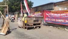 Foto Jalan Tanggul Timur yang ditutup keluarga ahli waris (kbr)