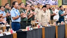 Presiden Prabowo Subianto memberikan taklimat kepada 1.500 Komandan Satuan TNI di Universitas Pertahanan, Bogor (Foto: Biro Pers Sekretariat Presiden)