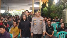 Foto Istimewa Kapolres Metro Tangerang Kota Kombes Pol. Dr. Raden Muhammad Jauhari saat meninjau pengamanan di Gereja Katolik Hati Santa Perawan Maria Tak Bernoda 