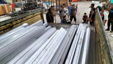 Truk berisik ratusan batangan alumunium curian yang diamankan Polsek Teluknaga Polres Metro Tangerang Kota