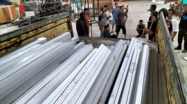 Truk berisik ratusan batangan alumunium curian yang diamankan Polsek Teluknaga Polres Metro Tangerang Kota 