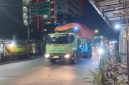 Truk besar melintas di luar jam operasional di Jalan Atang Sanjaya, Kampung Rawa Bokor, Kota Tangerang.