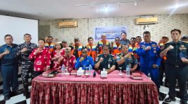 Penyerahan 37 dokumen E-Pas Kecil kepada nelayan di Kabupaten Kapuas oleh KSOP Kelas IV Pulang Pisau