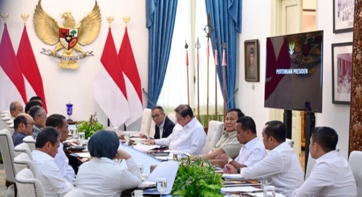 Foto Istimewa Presiden Prabowo Subianto saat memimpin rapat terbatas di istana negara Jakarta (7/4/2026)