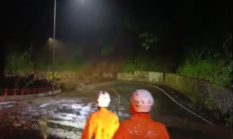 Longsor Tutup Total Jalan Cadas Pangeran Sumedang