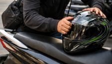 Foto ilustrasi pencurian helm (detikfaktual)