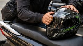 Foto ilustrasi pencurian helm (detikfaktual)