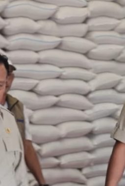 Usai Memberi Arahan ke Ketua DPRD, Prabowo Sidak Gudang Bulog di Magelang