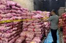 petugas kepolisian menyita total 23.146 kilogram atau 23,146 ton bawang dan cabai kering dari dua lokasi,(Dok.Humas Polri)