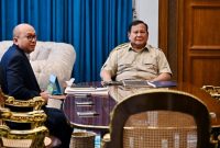 Presiden Prabowo Subianto menerima laporan Menteri Investasi dan Hilirisasi Rosan Roeslani terkait capaian realisasi investasi kuartal I 2026 di Kompleks Istana Kepresidenan, Jakarta, Selasa (21/4/2026) (Dok.Sekretariat Presiden)