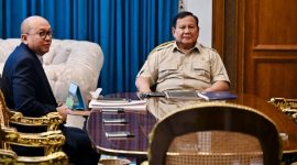 Presiden Prabowo Subianto menerima laporan Menteri Investasi dan Hilirisasi Rosan Roeslani terkait capaian realisasi investasi kuartal I 2026 di Kompleks Istana Kepresidenan, Jakarta, Selasa (21/4/2026) (Dok.Sekretariat Presiden)