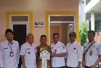 BAZNAS (BAZIS) Jakarta Barat  bedah rumah warga kapuk Darmono, warga RT 017 RW 16, Kelurahan Kapuk, Kecamatan Cengkareng, Jakarta Barat (Foto.Istw)