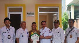 BAZNAS (BAZIS) Jakarta Barat  bedah rumah warga kapuk Darmono, warga RT 017 RW 16, Kelurahan Kapuk, Kecamatan Cengkareng, Jakarta Barat (Foto.Istw)