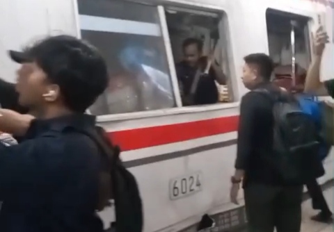 Direktur Utama PT KAI, Bobby Rasyidin, menegaskan bahwa investigasi penyebab kecelakaan diserahkan sepenuhnya kepada Komite Nasional Keselamatan Transportasi