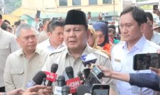Prabowo Jenguk Korban Kecelakaan Kereta di Bekasi, Soroti Penjagaan Perlintasan sejak Jaman Belanda