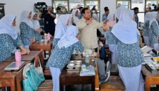Foto Istimewa. Presiden Prabowo Subianto saat kunjungan ke SMAN 1 Cilacap 