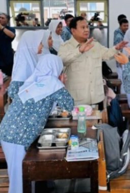 Pesan Prabowo ke Guru dan Siswa: Perkuat Karakter, Hadapi Era Teknologi