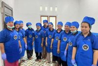Warga setempat dilibatkan dalam pengelolaan kebersihan, khususnya sebagai tenaga jasa angkut sampah dan limbah dari aktivitas dapur MBG
