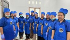 Warga setempat dilibatkan dalam pengelolaan kebersihan, khususnya sebagai tenaga jasa angkut sampah dan limbah dari aktivitas dapur MBG