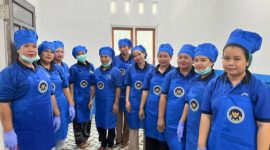 Warga setempat dilibatkan dalam pengelolaan kebersihan, khususnya sebagai tenaga jasa angkut sampah dan limbah dari aktivitas dapur MBG