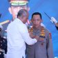 Kapolri Jenderal Listyo Sigit Prabowo menerima tanda kehormatan Adhi Bhakti Senapati dari Badan Siber dan Sandi Negara (Dok.Polri)