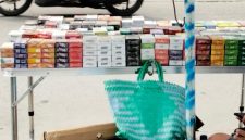 Lapak penjualan rokok ilegal di kawasan kapuk Cengkareng 