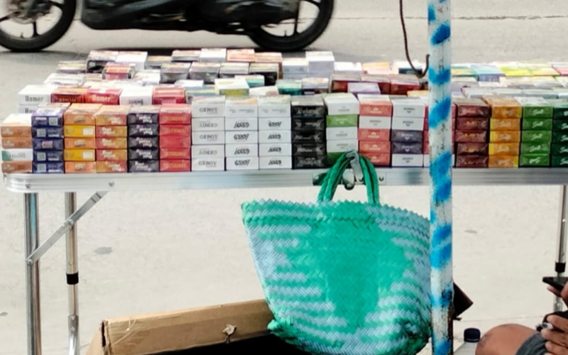 Lapak penjualan rokok ilegal di kawasan kapuk Cengkareng 