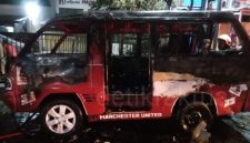 Angkot terbakar di kapuk raya