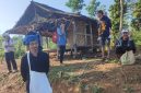 Foto warga Tangerang yang berkunjung dan menikmati Kabut pagi yang menyelimuti perbukitan di kawasan Baduy Dalam, Lebak, Banten (Detikfaktual.com)