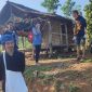Foto warga Tangerang yang berkunjung dan menikmati Kabut pagi yang menyelimuti perbukitan di kawasan Baduy Dalam, Lebak, Banten (Detikfaktual.com)