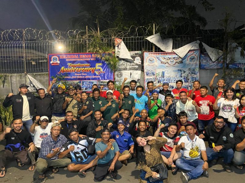 Foto Komunitas Sopir DKI Jakarta dalam acara kopi santai di waduk Pluit, Jakarta Utara 
