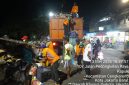 Lurah Kapuk M Arief Budiman saat memimpin kegiatan pembersihan sampah di jalan pedongkelan 
