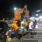 Lurah Kapuk M Arief Budiman saat memimpin kegiatan pembersihan sampah di jalan pedongkelan 