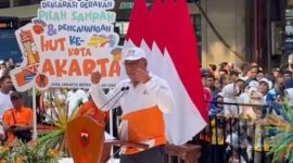 Menteri Lingkungan Hidup Jumhur Hidayat dalam peluncuran gerakan “Jaga Jakarta Bersih, Pilah Sampah