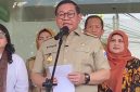 Gubernur DKI Jakarta Pramono Anung saat meresmikan sekaligus meninjau gedung baru Puskesmas Pembantu (Pustu) Meruya Selatan II di Kecamatan Kembangan, Jakarta Barat