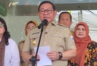 Gubernur DKI Jakarta Pramono Anung saat meresmikan sekaligus meninjau gedung baru Puskesmas Pembantu (Pustu) Meruya Selatan II di Kecamatan Kembangan, Jakarta Barat