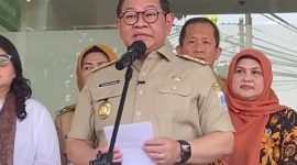 Gubernur DKI Jakarta Pramono Anung saat meresmikan sekaligus meninjau gedung baru Puskesmas Pembantu (Pustu) Meruya Selatan II di Kecamatan Kembangan, Jakarta Barat
