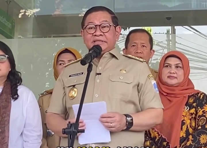 Gubernur DKI Jakarta Pramono Anung saat meresmikan sekaligus meninjau gedung baru Puskesmas Pembantu (Pustu) Meruya Selatan II di Kecamatan Kembangan, Jakarta Barat