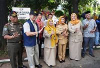 Foto Istimewa Walikota Jakarta Barat Iin Mutmainnah saat meninjau pilah sedekah sampah di Kelurahan Meruya Selatan, Kecamatan Kembangan, Jakarta Barat, Senin (18/5/2026). 