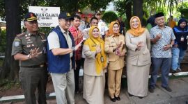 Foto Istimewa Walikota Jakarta Barat Iin Mutmainnah saat meninjau pilah sedekah sampah di Kelurahan Meruya Selatan, Kecamatan Kembangan, Jakarta Barat, Senin (18/5/2026). 