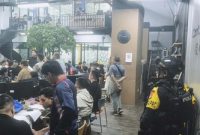 Foto Istimewa personel Brimob jaga ketat penggerebekan Judol di Perkantoran Hayam Wuruk 